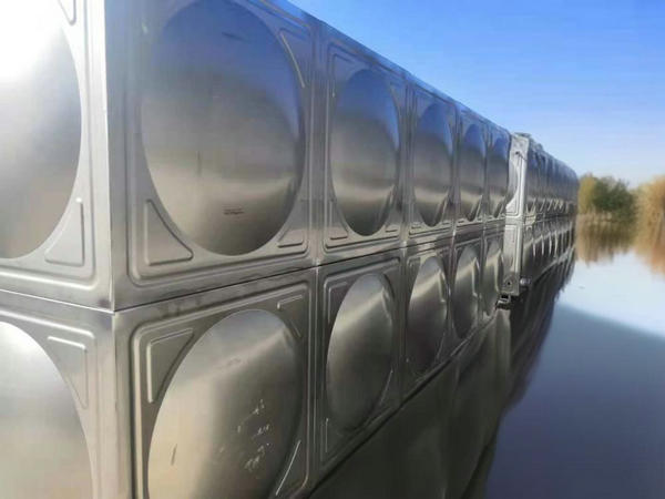 如何保证填充材料与郑州水箱基础和地面的粘结效果？